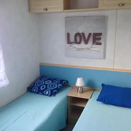 Mobil Climatise Camping La Lande Avec Piscine Campsite *